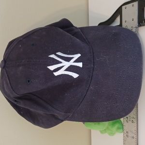 Official MLB NY Yankees Cap NWOT (264)